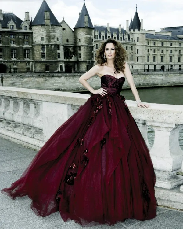 Gothic Victorian Ball Gown Wedding Dresses Halloween Cosplay Bridal Gowns Burgundy Ruched Sweetheart Tulle Gowns Handmade Flowers