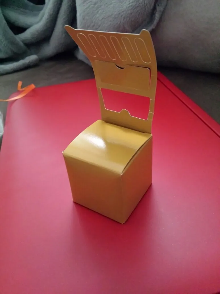 Oro lindo / silla cajas favor de la boda de plata del caramelo caja de regalo favor de la ducha del bebé + cinta de la boda del paquete caja de regalo