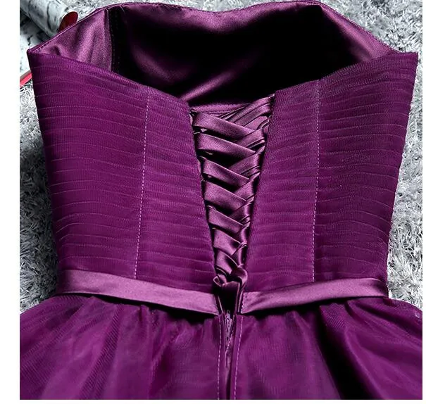 Robes de demoiselle d'honneur gris clair, longueur aux genoux, robe d'invité de mariage violette, Sexy, sans bretelles, à lacets avec fermeture éclair au dos, longueur au genou