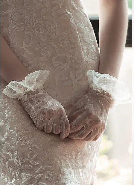 Särskilt pris Vackra Korta Vit Tulle Bridal Glove Bröllop Brudhandskar Även för Kvinnors Formella Prom Gloves