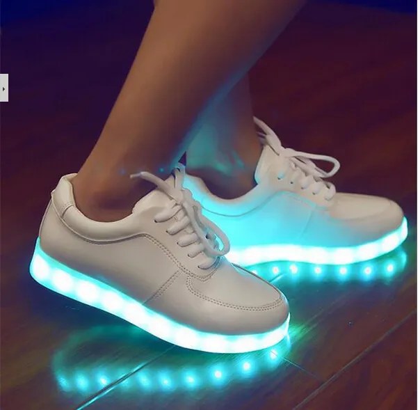 Acquistare 2016 Nuove Donne Colorate Incandescente Scarpe Con Luci A Led  Luminoso Scarpe Una Nuova Simulazione Suola Led Di Scarpe Adulti Neon  Cestello A Led 35 44 Economico | Consegna Veloce E Qualità | It.Dhgate
