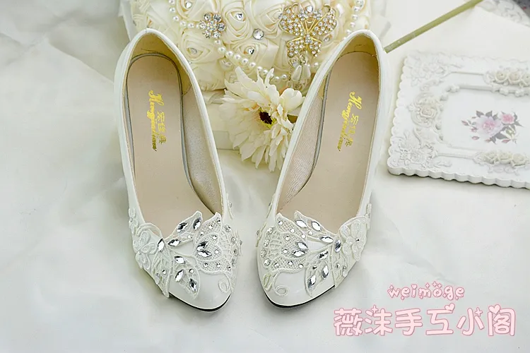 Ręcznie robione krystalicznie koronkowe buty ślubne płaskie 4 5 cm 8 cm Kitten Obcasy ślubne buty druhny na wesele poślizgnięcia krążki Cr243J