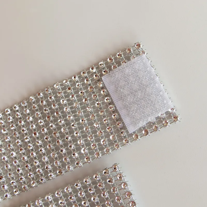 Nowy projekt satynowy lub tafty z plastikową klamrą diamentową do dekoracji ślubnej2486509