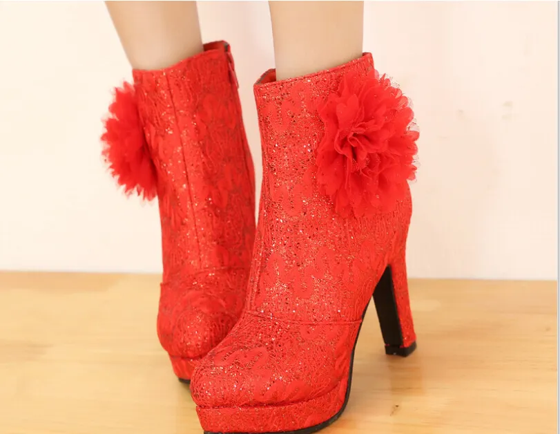 Zapatos de boda de encaje rojo, botines de novia de tacón alto con flores hechas a mano, zapatos de novia brillantes de tacón grueso de 10,5 cm, baratos