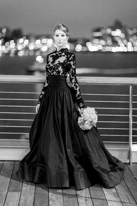 Nowy Vintage Gothic Style Black Wedding Suknie Z Długim Rękawem Wysokiej szyi Koronki Tulle Taffeta A-Line Sweep Pociąg Suknie Ślubne Custom Made