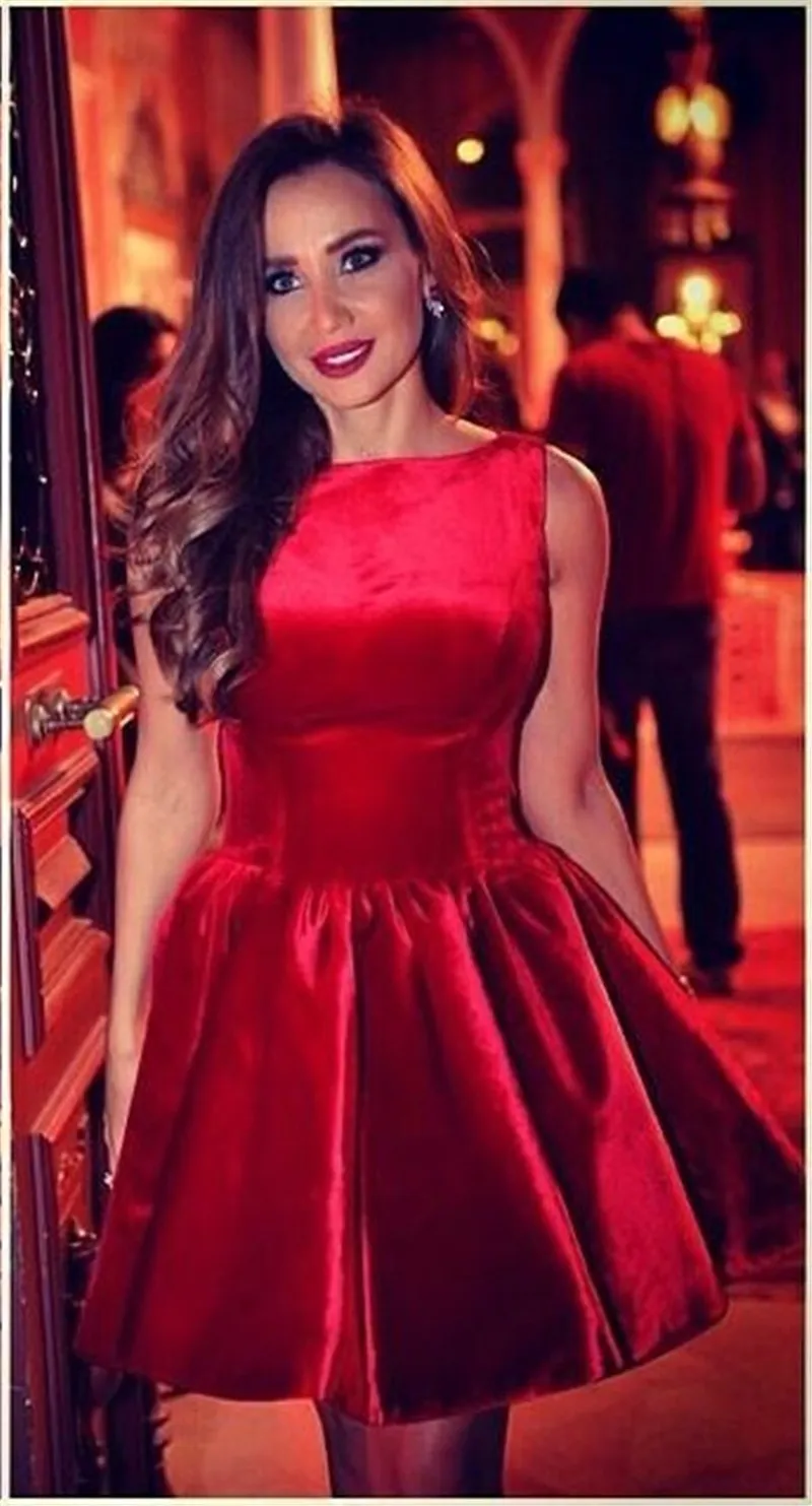 Moda curta vestidos de baile de joelho barato 2015 vestido de festa uma linha decote bateau red veludo mini casal homecoming party g9275533
