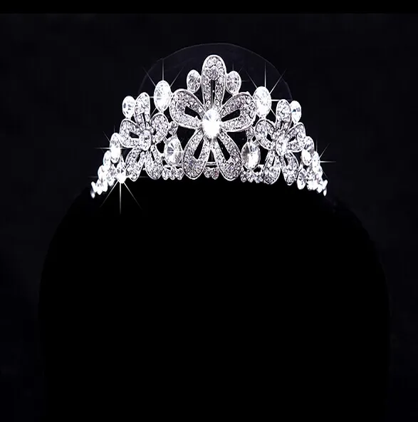 2017 Hot sell New Luxury Rhinestone Necklace Earrings Three-piece Bridal Wedding Tiaras Crown Hair Accessories BOX