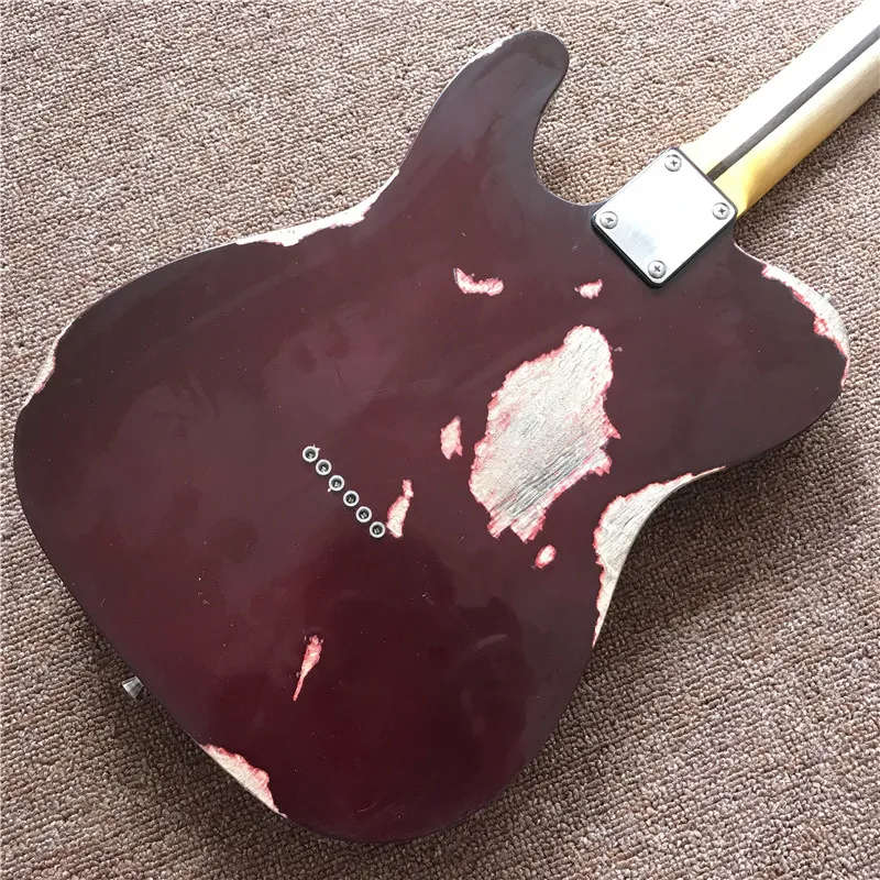 Nouveauté guitare électrique de vente chaude avec vieux fait à la main dans la couleur rouge foncé, avec incrustations de points de touche en érable