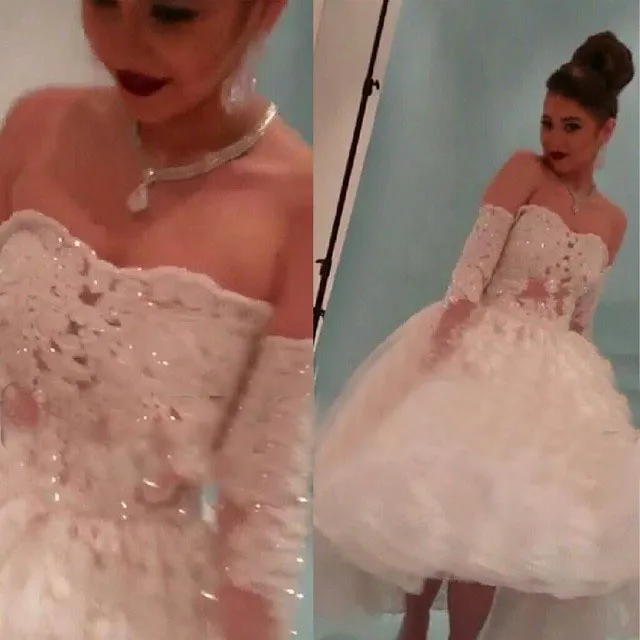 2015 Bollklänning Kort bröllopsklänning av axel Sweetheart Lace Appliques Sparking Beading / Sequins 1/2 Ärm Tea Längd Bridal Dress Dhyz 0