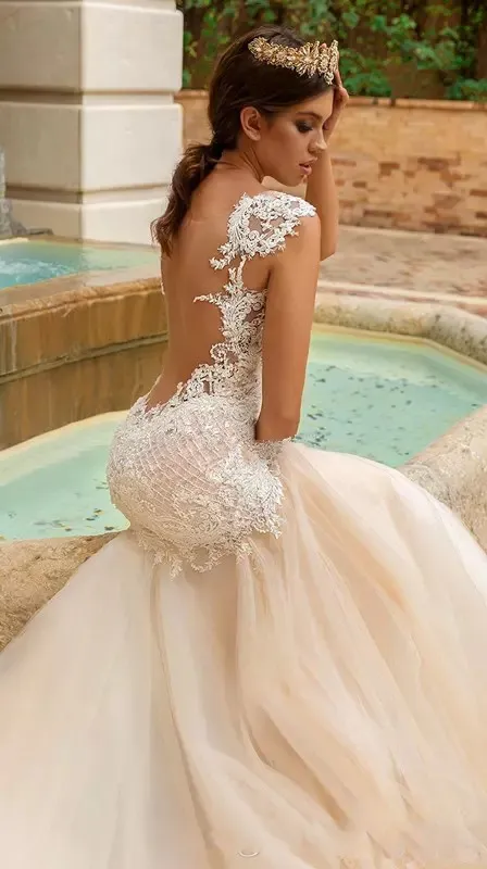 Designer sereia vestidos de casamento de renda 2018 design de cristal nupcial embelezado corpete sem mangas ajuste e alargamento sem costas vestido de casamento9533187