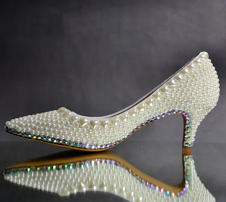 豪華なエレガントな象牙の真珠の結婚式のパーティーダンスの靴のブライダルシューズ尖ったつま先の子猫ヒール靴女性の女性のドレスシューズ