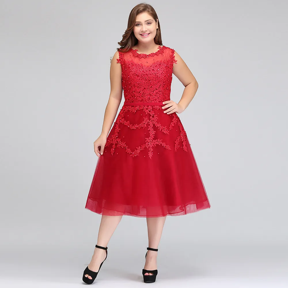 Immagine reale Plus Size Abiti da cocktail corti in pizzo rosso Tulle Pizzo con perline Lunghezza al ginocchio Una linea Abiti da sera feste formali CPS298