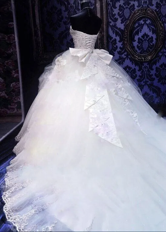 Arabiska Crystal Beaded Gowns Ball Gown Bröllopsklänningar Strapless Sweetheart Zipper Back Tulle Puffy Wedding Gown Bridal Dress
