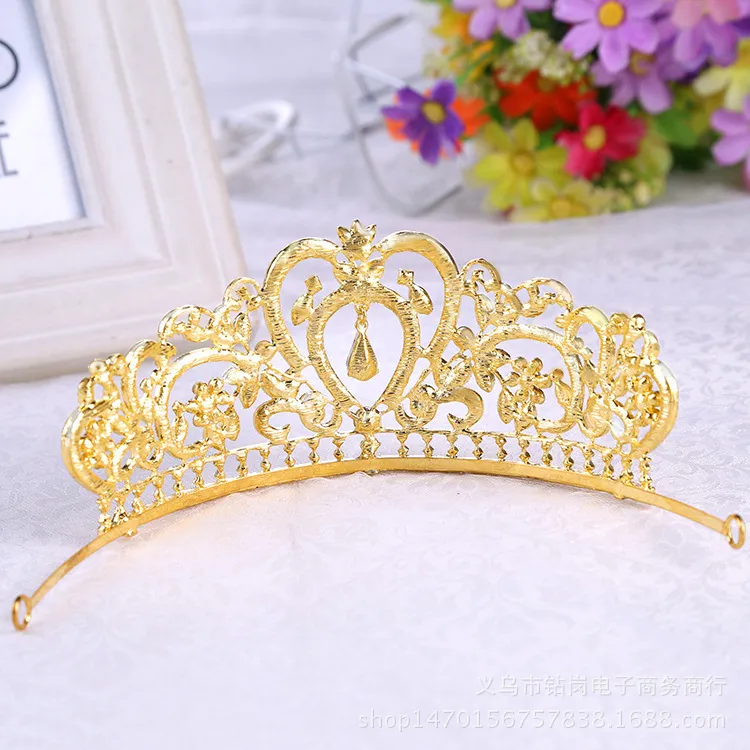 Bling Oro Argento Cristalli Corone nuziali 2019 Gioielli con diamanti da sposa Strass Fascia capelli Corona Accessori Party Prom Tiara Economici