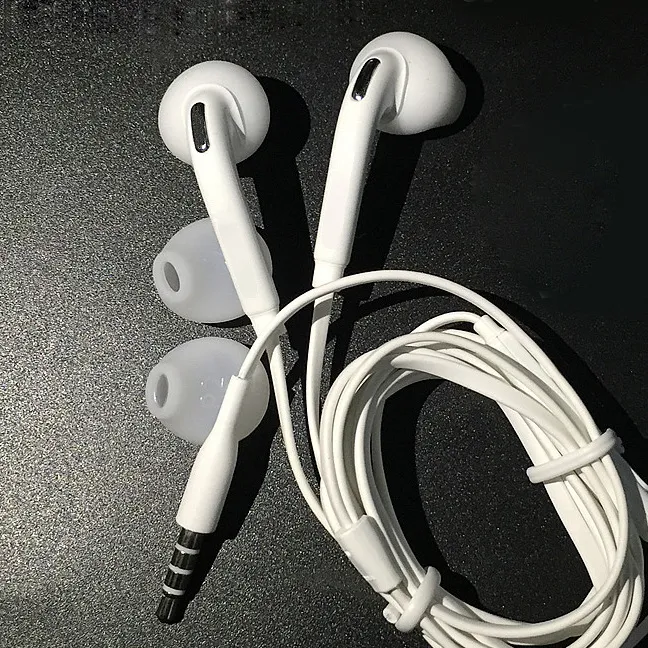 High Quality 3.5mm In-ear Earphone headphone With mic & Volume Control Earphone for Samsung s6 s7 s8 android phone Universal with Crystal box White