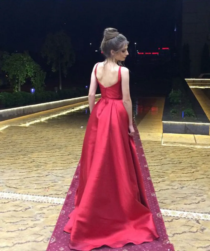 Simple Red Satin Long Prom Dresses Scoop Neck Sleeveless Backless Aline Elegant Evening Gowns Formal Evening Dresses Graduation Dress