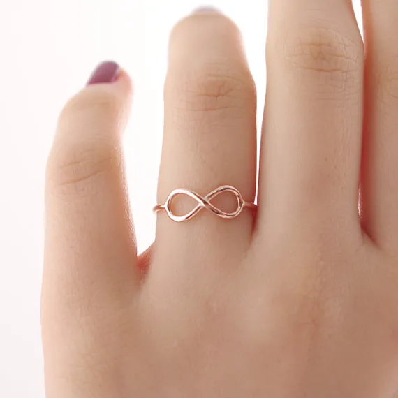 - R030 Fashion Infinite Rings Friendship Infinity Ring Cute Simple Geometric 8 Eight Rings for Friends Lovers