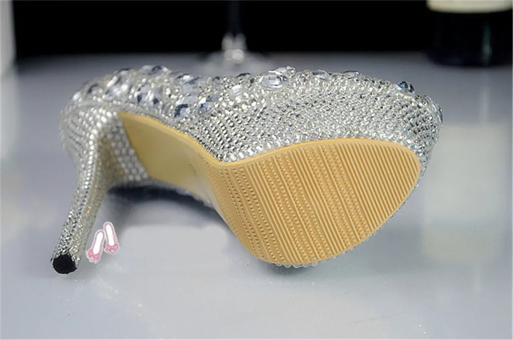 Scarpe con tacchi alti Scarpe da sposa da donna impermeabili e con ornamento di diamanti Scarpe da damigella d'onore comode e antiscivolo da donna alla moda