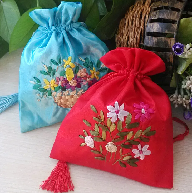 Gratis schip 20 stks handgemaakte hoge kwaliteit 13 * 17cm 17 * 21cm borduurbrocade brocart tas sieraden tassen snoep kralen tassen bruiloft cadeau tassen