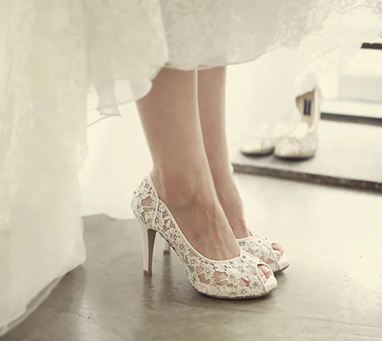 Bling Bling Fleurs Chaussures De Mariage Assez Superbes Chaussures De Robe De Mariée À Talons Peep Toe Blanc Dentelle Cristal Fabriqués À La Main Escarpins De Bal