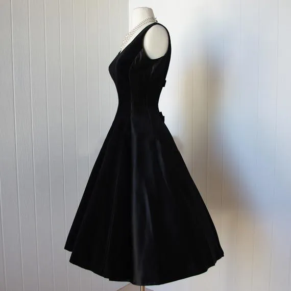 Vintage 1950 'Black Velvet Krótkie Prom Dresses Długość Koktajl Dress Z Bow 2015 Nowe Suknie Graduation Homecoming