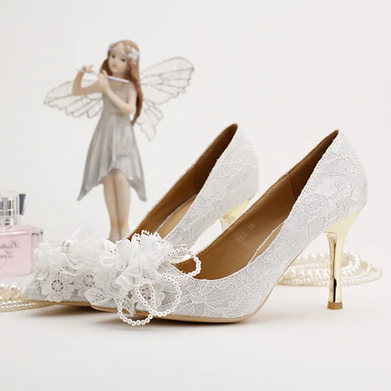 Bellissime scarpe da sposa in pizzo con fiori primaverili Scarpe a punta in pizzo bianco da donna Scarpe da abito da sposa Décolleté da donna alla moda