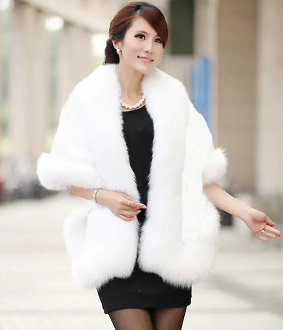 Ny Vinter Kvinnor Faux Fur Cape Cloak Coat Ärmlös Poncho Varm Outwear Cardigan Fur Coat C3226