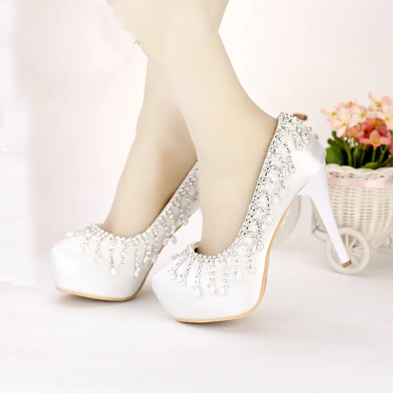 Moda Beyaz Saten Yuvarlak Toe Şekli Düğün Ayakkabı Püskül Rhinestone Parti Ayakkabı Bahar Yeni Varış Bayan Güzel Pompalar