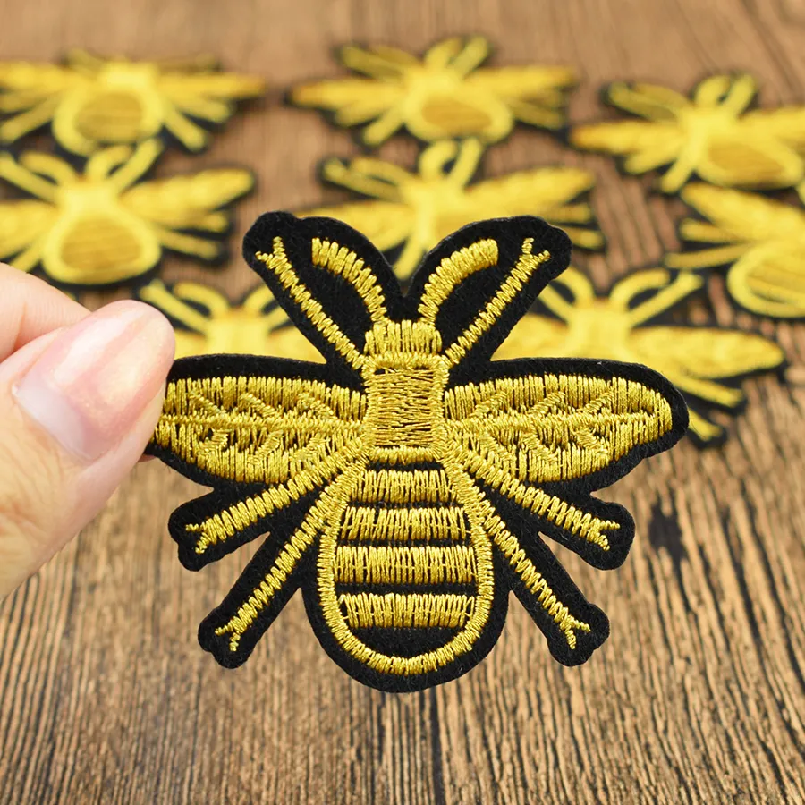 10 個ゴールド蜂刺繍パッチ衣料用アイロン転写アップリケパッチジーンズバッグ DIY 刺繍キッズステッカー