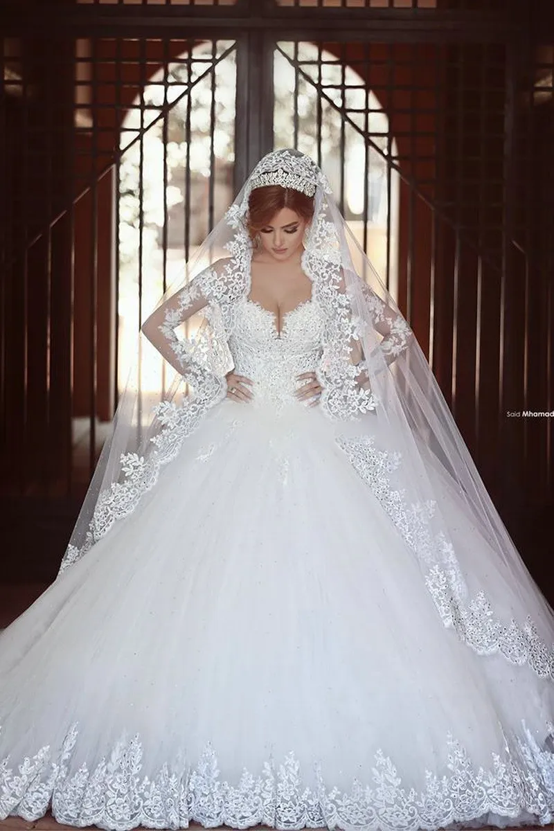 マハマドロマンチックな長袖ホワイトビーズレースのウェディングドレス2019 vestido de Noivaの豪華なウェディングドレスのための花嫁