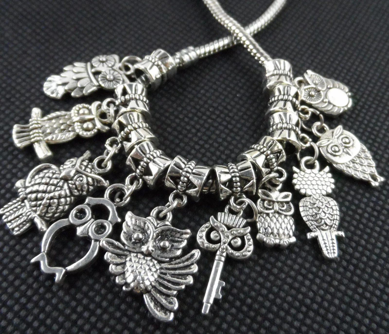 100 stks Gemengde Tibetaanse zilveren legering Owl Charms Hanger Dangle Beads Fit Europese Sieraden Maken Armband