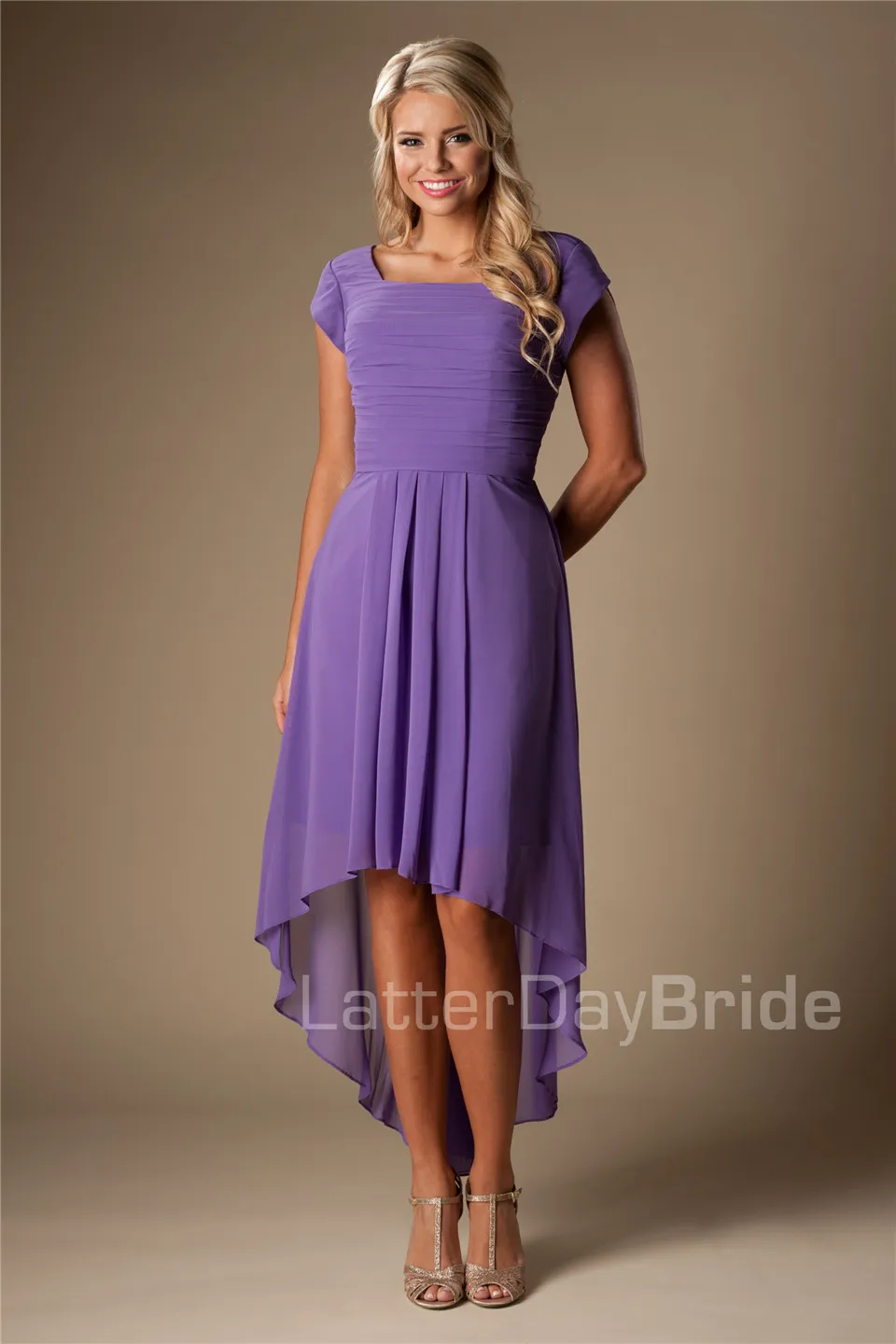 Purple High Low Short Modest Bridesmaid Dresses With Short Sleeves Short Front Long Back Maids of Honor Dresses Summer Wedding Party Dresses