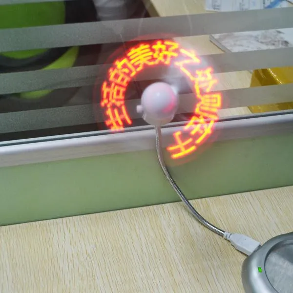 고품질 새로운 USB 부속품 DIY 풀그릴 팬 가동 가능한 usb LED 팬 빛은 문자 메시지를 광고하는 어떤 원본 단어든지 재프로그램할 수 있습니다