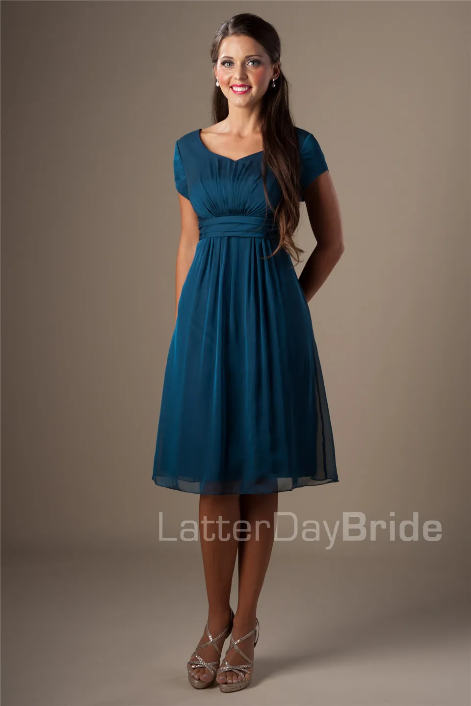 Vestidos de dama de honor cortos y cortos de gasa azul con mangas cortas Mujeres Vestidos Vestidos de dama de honor cortos y cortos de gasa azul con mangas cortas Mujeres Vestidos