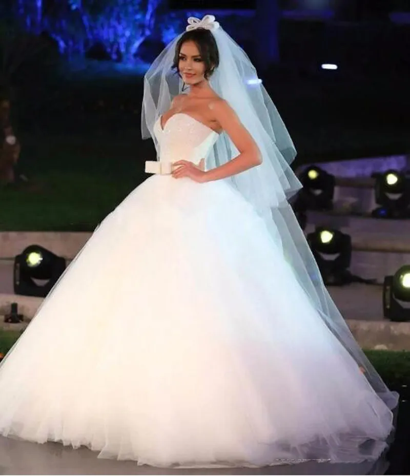 Perline lucide Cristalli Abiti da sposa Abiti da ballo 2017 Cintura grande Fiocco Sweetheart Abito da sposa gonfio Vestidos Custom Made Abito da sposa economico