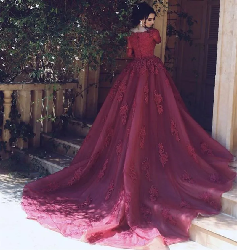 Burgundia Gotyckie suknie ślubne z odłączanym pociągiem Sheer Rękawy koronki Aplikacje Przyciski Back Arabskie suknie ślubne Custom Made Couture
