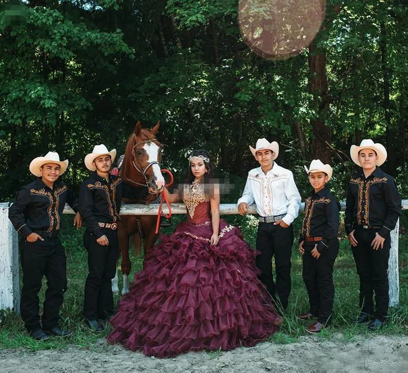 Burgundy Appriquesビーズの女の子QuinceAnera Dressesホルターネックフリルオーガンザ2017甘い16デビューパーティーガウンカスタムメイドのプロングドレス