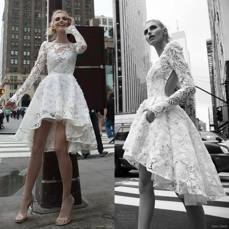 Splendidi abiti da sposa corti in pizzo Abito da sposa a maniche lunghe Hi-Lo Abito da sposa con applicazioni floreali 3D Abito da sposa aperto sul retro Collo a barchetta Realizzato su misura