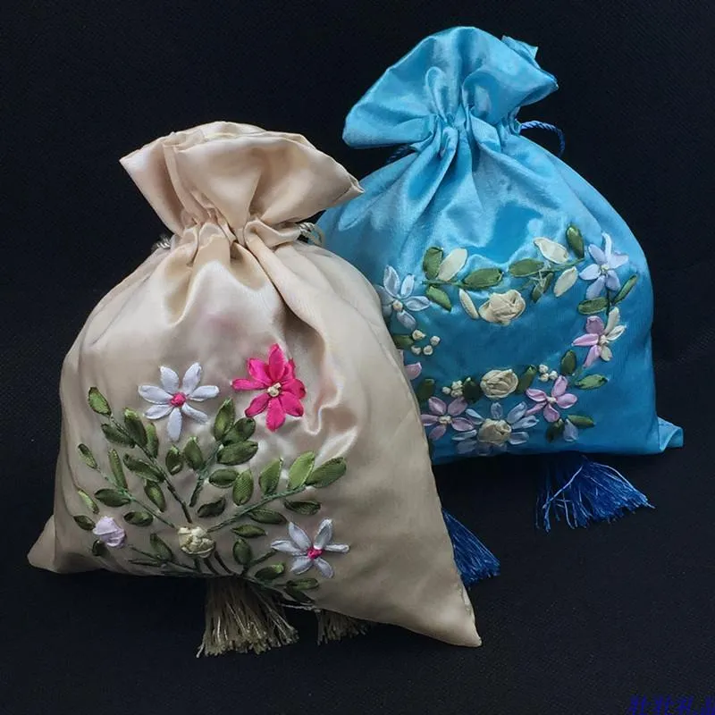 Tkanina Handmade Wstążka Haft Sznurek Torby Prezentowe Dla Świąteczna Party Favor Satin Tassel Herbata Candy Lavender Packaging Studka