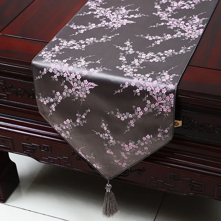 Extra lång 120 tums körsbärsblommar bordslöpare Fashion Simple Coffee Table Cloth Decorating Dining Table Mats Silk Brocade Protective Pads