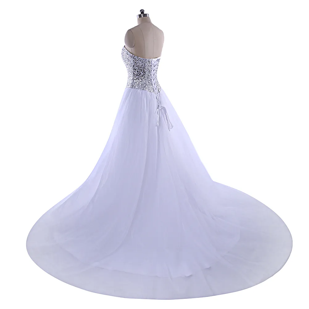 Abito da sposa con scollo a cuore in rilievo di cristallo 2016 Abito da sposa romantico con strascico da cappella con lacci Spedizione veloce