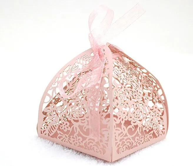Design-2 100 sztuk Laser Cut Hollow Rose Flower Candy Box Chocolates Pudełka ze wstążką do Wesele Party Baby Shower Urodziny Favor Prezent