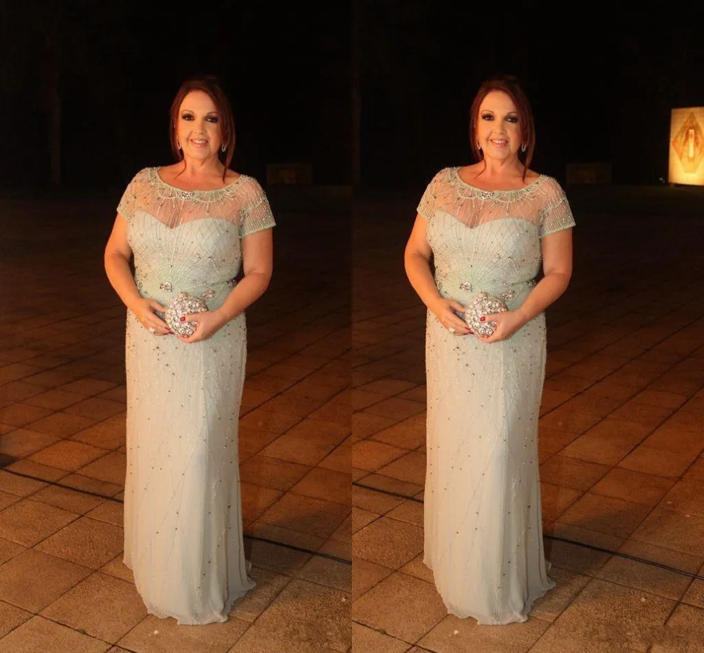 2020 Plus Size Damat törenlerinde Gelini Elbiseler Illusion Kısa Kollu Kristal Boncuklu Kılıf Düğünler Anne Of Bling Gümüş şifon Anne
