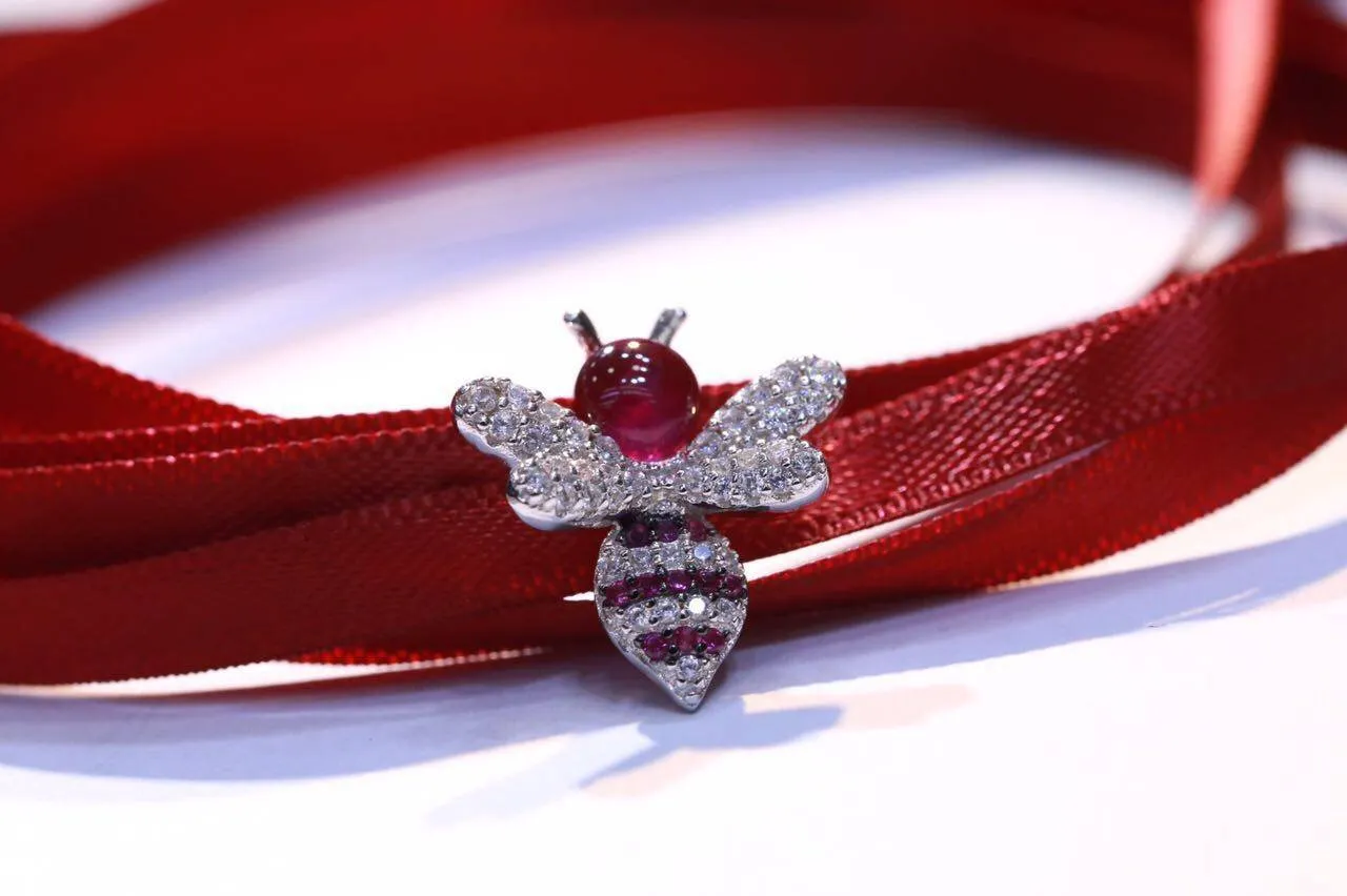 Nytt rött sidenband Choker -halsband Red Corundum Bee Bar Chokers Halsband för kvinnliga krage Mujer Collier Ras du Cou Choker Brace6393417