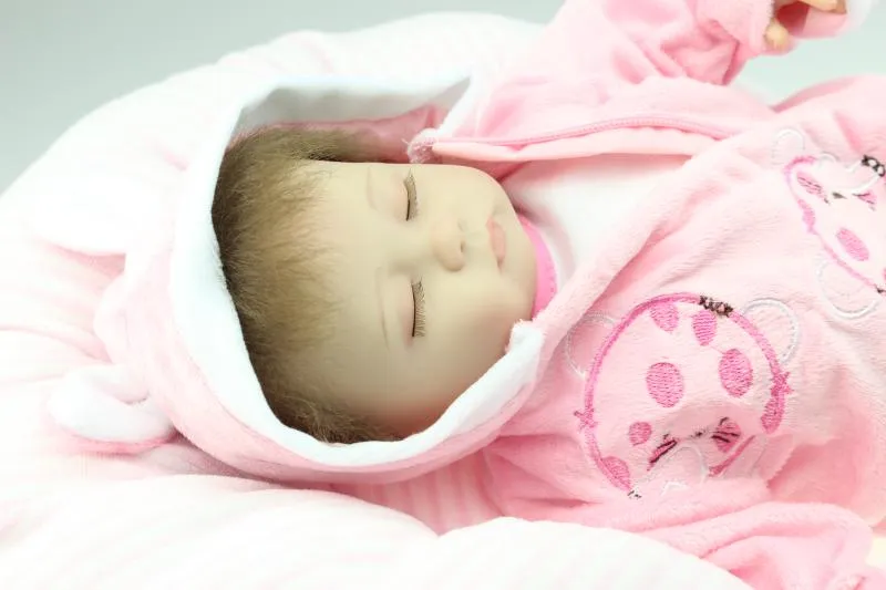 New Fashion 45 cm Baby Reborn Baby Dolls Bambola realistica Reborn Babies Giocattoli Soft Silicone Baby Toys Real Touch Lovely Newborn