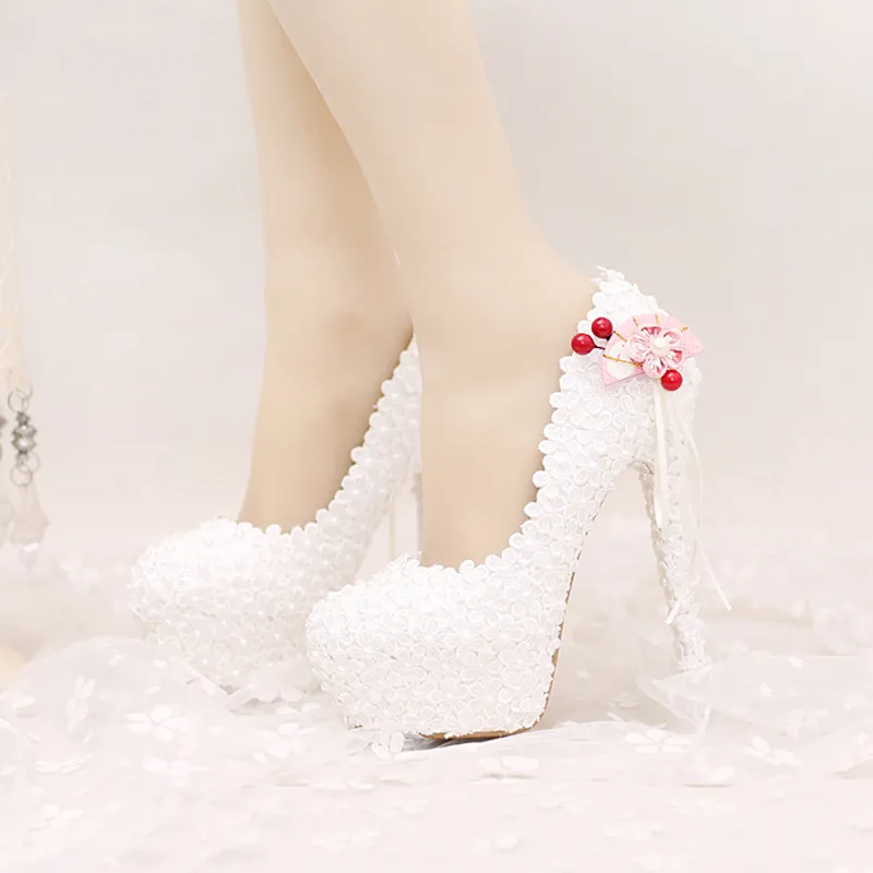 Scarpe da sposa in pizzo bianco con plateau Scarpe da donna bellissime con applicazioni Tassel Design splendido Scarpe da ballo per feste da sposa