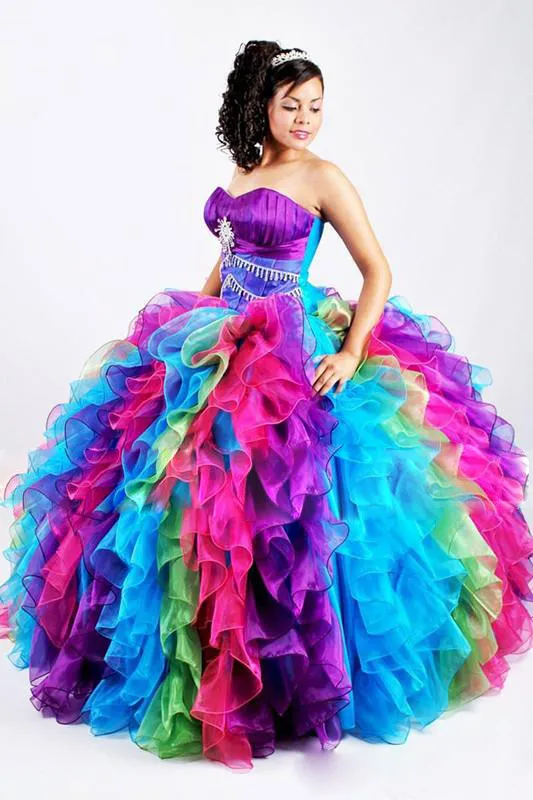 Luxury Rainbow Quinceanera Klänningar Crystal Tiered Ruffles Prom Gowns Beaded Sweep Train Plus Size Formell Pageant Dress