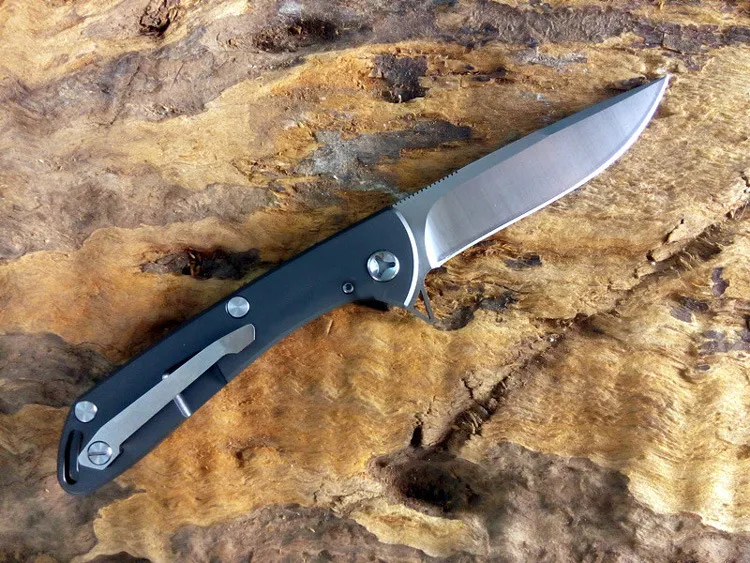 High End Yeni Tasarım Flipper Katlama bıçak D2 60HRC Saten Siyah Titnaium EDC Pocket Knife Hediye Koleksiyon bıçak Kulp