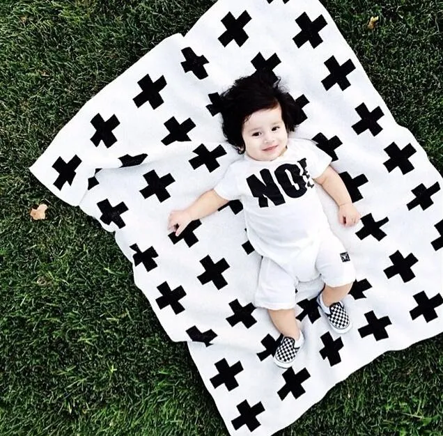 DHL Ins Baby Koc Black White Cute Rabbit Łabędź Krzyż Dzianiny Plaid na łóżko Sofa Cobertoes Mantas Bedspread Ręczniki kąpielowe Play Mata Prezent