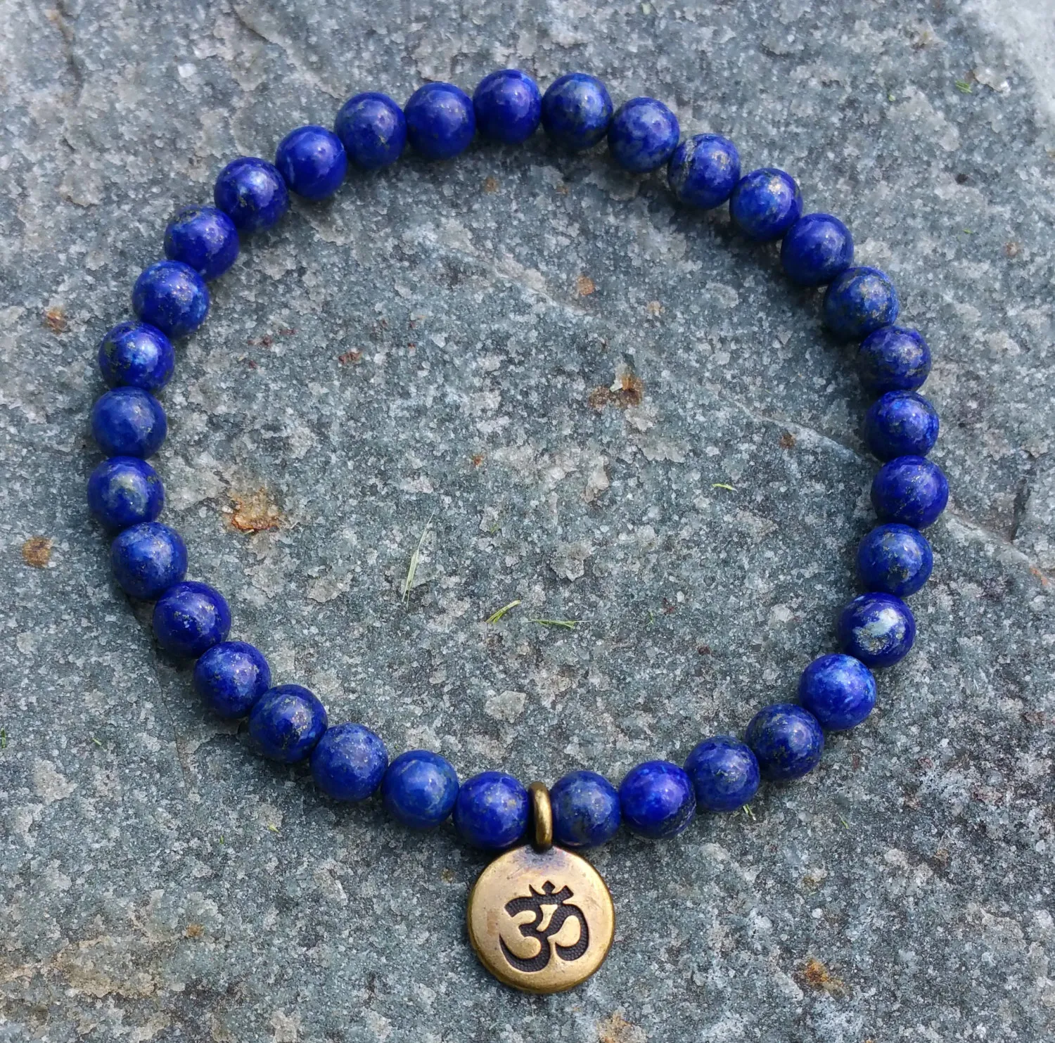 SN1106 Ganzes handgefertigtes Perlenarmband 6 mm Lapislazuli-Natursteinperlen Antikmessing Ohm Lotus Buddha Charm-Armband253O